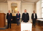Gruppenfoto von der Aushändigung des Steckkreuzes für besondere Verdienste um das Feuerwehrwesen am 8. Oktober 2021 in der Residenz in Würzburg.