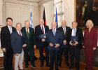 Alle Geehrten des heutigen Tages. V.l.n.r.: Innenstaatssekretär Sandro Kirchner, Alois Henn, Waldemar Kraus, Herbert Stapff, Paul Kolb, Roland Köhler, Johannes "Hanns" Friedrich und Regierungspräsidentin Dr. Susanne Weizendörfer